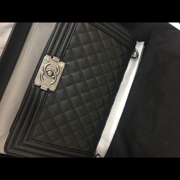 Large Chanel Le Boy with ruthenium hardware. Comes with original box and receipt - Picture 2 of 2